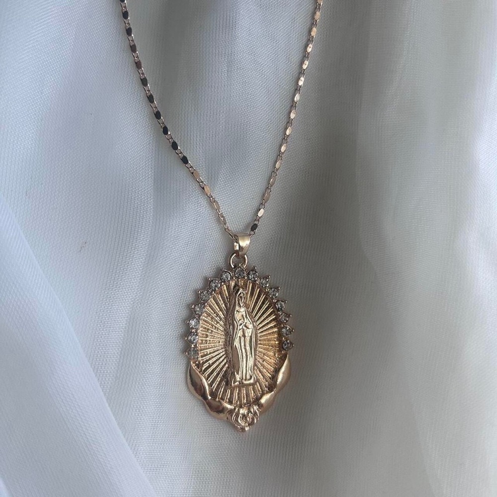 Gold Mary necklace unisex